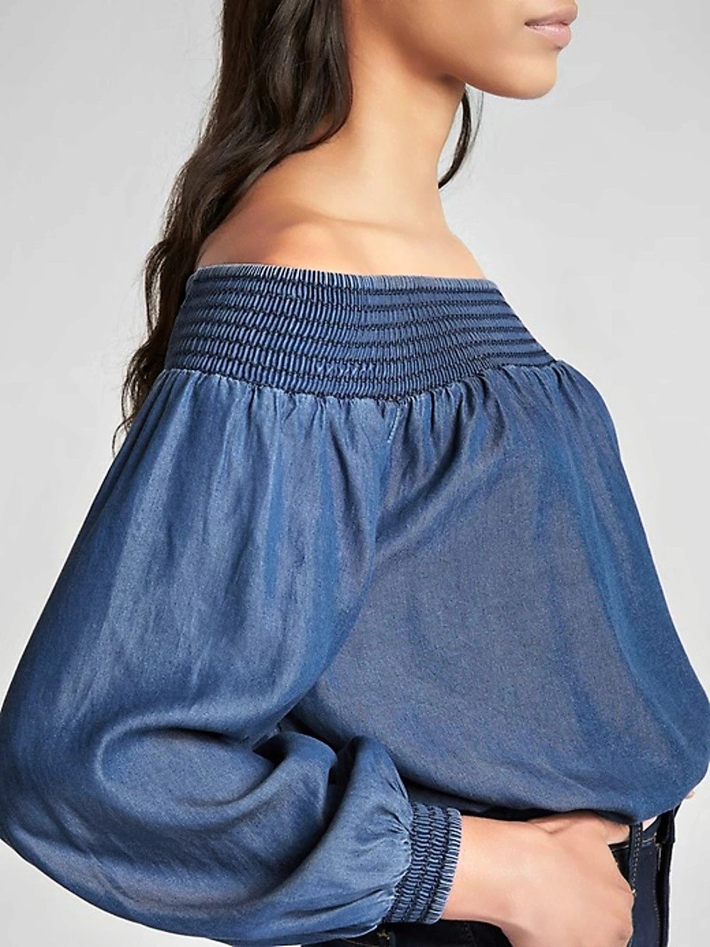 Gap Denim Off-Shoulder Blouse in Blue Size Medium in excellent condition